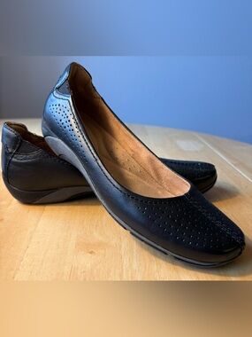 Naturalizer Smooth Black Perforated Leather Ballet Flat w All-Day Comfort-Size 7